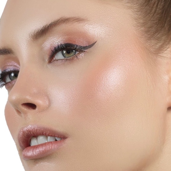 Stila Other - new Stila ☀︎︎ Heaven’s Hue Luminescence Highligher ☀︎︎ Shimmery Champagne Pink